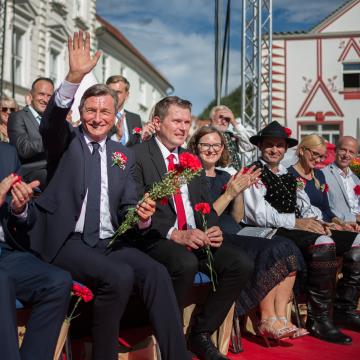 Izjemen obisk zaznamoval 50. Dneve narodnih noš in oblačilne dediščine v Kamniku (Blaž T. Muc)  (101)